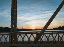 Zonsopgang op de brug royalty-vrije stock foto's Zonsopgang op de brug royalty-vrije stock foto's
