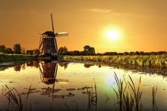 Zonsopgang op een Windmolen