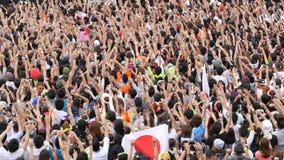 Risultati immagini per folla di giapponesi