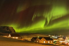 Zorza Borealis na miasteczku Vik zdjęcia royalty free Zorza Borealis na miasteczku Vik zdjęcia royalty free