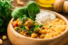 Zucca, lenticchia rossa e curry del cece fotografia stock libera da diritti Zucca, lenticchia rossa e curry del cece fotografia stock libera da diritti