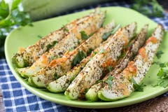 Zucchini cotto con formaggio fotografia stock libera da diritti Zucchini cotto con formaggio fotografia stock libera da diritti