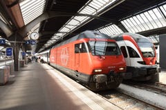 Zurich Szwajcaria, Czerwiec, - 03, 2017: Zurich główny kolejowy statio obraz royalty free Zurich Szwajcaria, Czerwiec, - 03, 2017: Zurich główny kolejowy statio obraz royalty free