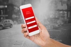 Zusammengesetztes Bild des geernteten Bildes der Geschäftsfrau intelligentes Telefon halten lizenzfreies stockbild Zusammengesetztes Bild des geernteten Bildes der Geschäftsfrau intelligentes Telefon halten lizenzfreies stockbild