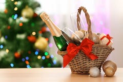 Zusammensetzung des neuen Jahres mit Champagner und Raum stockfotografie Zusammensetzung des neuen Jahres mit Champagner und Raum stockfotografie