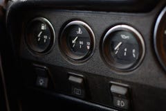 Zwart controlebord in een oude Russische auto stock afbeeldingen Zwart controlebord in een oude Russische auto stock afbeeldingen