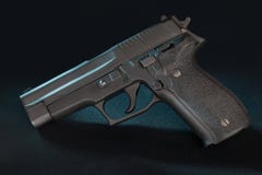 Zwart 9mm halfautomatisch pistoolpistool stock foto Zwart 9mm halfautomatisch pistoolpistool stock foto