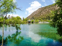 Zwarte draakpool in Lijiang, China in de lente stock afbeelding Zwarte draakpool in Lijiang, China in de lente stock afbeelding