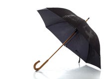 Zwarte paraplu op een witte achtergrond Stock Foto Zwarte paraplu op een witte achtergrond Stock Foto