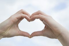 Zwei Hande Die Ein Inneres Bilden Stockfoto Bild Von Wolken Inneres 12564612