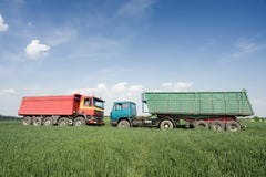 Zwei LKWas lizenzfreies stockfoto Zwei LKWas lizenzfreies stockfoto
