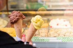 Zwei Rohre Eiscreme stockbilder Zwei Rohre Eiscreme stockbilder