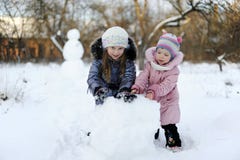 Zwei Schwestern lizenzfreie stockfotos Zwei Schwestern lizenzfreie stockfotos