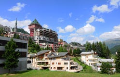 Zwitserse alpen: Het legendarische Badrutt-paleishotel in St Moritz stock foto's Zwitserse alpen: Het legendarische Badrutt-paleishotel in St Moritz stock foto's