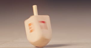 Zwolnione tempo Hanukka dreidel przędzalnictwo Zwolnione tempo Hanukka dreidel przędzalnictwo