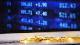 Zwolnionego Tempa rozdrabniania monety Bitcoin zasoby przeciw ekranowi zbiory wideo Zwolnionego Tempa rozdrabniania monety Bitcoin zasoby przeciw ekranowi zbiory wideo