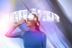 Złożony wizerunek jest ubranym rzeczywistości wirtualnej szkło kobieta fotografia royalty free Złożony wizerunek jest ubranym rzeczywistości wirtualnej szkło kobieta fotografia royalty free