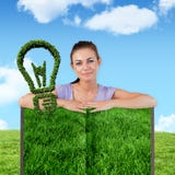 Złożony wizerunek kobieta z gazon książką Fotografia Stock Złożony wizerunek kobieta z gazon książką Fotografia Stock