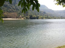 ¡Una qué combinación perfecta de colina y de río! Realmente sorprendiendo imagenes de archivo ¡Una qué combinación perfecta de colina y de río! Realmente sorprendiendo imagenes de archivo