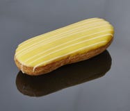 ¼ Œ de ŒMacaronï de ¼ d'ECLAIRï un biscuit rond et coloré se composant d'un ganache ou d'un buttercream photographie stock ¼ Œ de ŒMacaronï de ¼ d'ECLAIRï un biscuit rond et coloré se composant d'un ganache ou d'un buttercream photographie stock