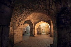 À l'intérieur de des bains de Khan dans la forteresse Naryn-Kala de Sassanid dans la ville de Derbent, République de Dagestan photographie stock libre de droits À l'intérieur de des bains de Khan dans la forteresse Naryn-Kala de Sassanid dans la ville de Derbent, République de Dagestan photographie stock libre de droits