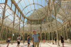 À l'intérieur de Palacio de Cristal, à Madrid, l'Espagne photographie stock libre de droits À l'intérieur de Palacio de Cristal, à Madrid, l'Espagne photographie stock libre de droits