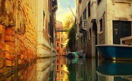 Água da calma do lugar quieto de Veneza do canal imagem de stock Água da calma do lugar quieto de Veneza do canal imagem de stock