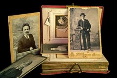 Álbum antigo da família imagens de stock Álbum antigo da família imagens de stock