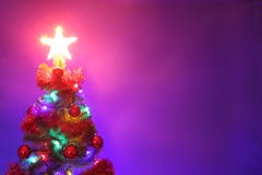 Árvore de Natal decorada Feliz Natal e gree do ano novo feliz foto de stock Árvore de Natal decorada Feliz Natal e gree do ano novo feliz foto de stock