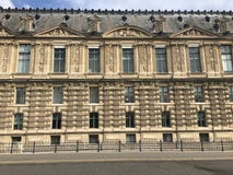 Äußeres des königlichen Palastes Palais du Louvre in Paris stockbild Äußeres des königlichen Palastes Palais du Louvre in Paris stockbild