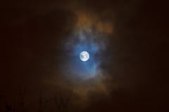 Éclipse de lune en pleine lune Lune superbe de sang bleu image stock Éclipse de lune en pleine lune Lune superbe de sang bleu image stock
