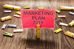 Écriture conceptuelle de main montrant le plan marketing 2019 Le programme des textes de photo d'affaires définissant la marque v photos stock Écriture conceptuelle de main montrant le plan marketing 2019 Le programme des textes de photo d'affaires définissant la marque v photos stock