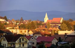 Église dans le village Senkvice en Slovaquie au lever de soleil photo stock Église dans le village Senkvice en Slovaquie au lever de soleil photo stock