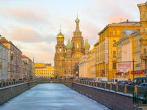 Église du sauveur sur le sang renversé, St Petersburg, Russie photographie stock libre de droits Église du sauveur sur le sang renversé, St Petersburg, Russie photographie stock libre de droits