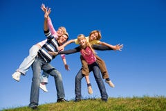 Équipe heureuse de jeunes de rire images libres de droits Équipe heureuse de jeunes de rire images libres de droits