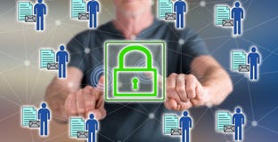 Équipez toucher un concept personnel de protection des données sur un écran tactile photographie stock libre de droits Équipez toucher un concept personnel de protection des données sur un écran tactile photographie stock libre de droits