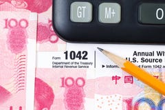 Étranger gagnez la forme d'impôt sur le revenu à partir des Etats-Unis IRS photographie stock Étranger gagnez la forme d'impôt sur le revenu à partir des Etats-Unis IRS photographie stock