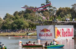 Événement de Red Bull Flugtag au parc de Yarkon images libres de droits Événement de Red Bull Flugtag au parc de Yarkon images libres de droits