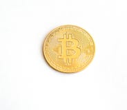 ??n die bitcoinmuntstuk op witte achtergrondafbeelding wordt ge?soleerd royalty-vrije stock afbeelding ??n die bitcoinmuntstuk op witte achtergrondafbeelding wordt ge?soleerd royalty-vrije stock afbeelding