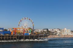 Άποψη του Santa Monica Pier και του ειρηνικού πάρκου στοκ φωτογραφία με δικαίωμα ελεύθερης χρήσης Άποψη του Santa Monica Pier και του ειρηνικού πάρκου στοκ φωτογραφία με δικαίωμα ελεύθερης χρήσης