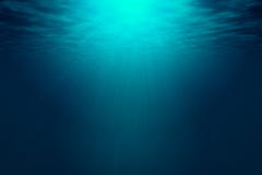 Βαθιά μπλε θάλασσα με τις ακτίνες του φωτός του ήλιου, ωκεάνια επιφάνεια που βλέπει από υποβρύχιο στοκ φωτογραφίες Βαθιά μπλε θάλασσα με τις ακτίνες του φωτός του ήλιου, ωκεάνια επιφάνεια που βλέπει από υποβρύχιο στοκ φωτογραφίες