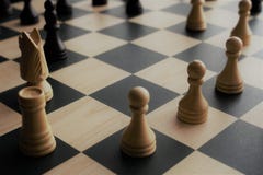 Εικόνα κινηματογραφήσεων σε πρώτο πλάνο των κομματιών σκακιού στοκ εικόνα Εικόνα κινηματογραφήσεων σε πρώτο πλάνο των κομματιών σκακιού στοκ εικόνα