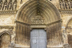 Εκκλησία Santo Sepulcro, εκκλησία του ιερού τάφου σε Estella-Lizzara, Ναβάρρα Ισπανία, είσοδος στοκ εικόνα με δικαίωμα ελεύθερης χρήσης Εκκλησία Santo Sepulcro, εκκλησία του ιερού τάφου σε Estella-Lizzara, Ναβάρρα Ισπανία, είσοδος στοκ εικόνα με δικαίωμα ελεύθερης χρήσης