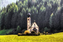 Εκκλησία του SAN Giovanni σε Ranui Di Funes, Ιταλία Val Ιταλικά, Ευρώπη στοκ εικόνες με δικαίωμα ελεύθερης χρήσης Εκκλησία του SAN Giovanni σε Ranui Di Funes, Ιταλία Val Ιταλικά, Ευρώπη στοκ εικόνες με δικαίωμα ελεύθερης χρήσης