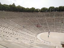 Ελλάδα, το αρχαίο θέατρο σε Epidavros στοκ εικόνες με δικαίωμα ελεύθερης χρήσης Ελλάδα, το αρχαίο θέατρο σε Epidavros στοκ εικόνες με δικαίωμα ελεύθερης χρήσης