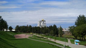 Η εκκλησία του Pskov, τακτοποιεί σχεδόν το Κρεμλίνο στοκ φωτογραφίες με δικαίωμα ελεύθερης χρήσης Η εκκλησία του Pskov, τακτοποιεί σχεδόν το Κρεμλίνο στοκ φωτογραφίες με δικαίωμα ελεύθερης χρήσης