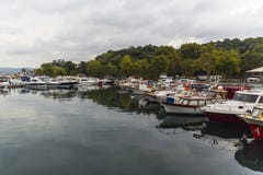 Λιμάνι βαρκών στη Ιστανμπούλ Τουρκία στοκ φωτογραφία με δικαίωμα ελεύθερης χρήσης Λιμάνι βαρκών στη Ιστανμπούλ Τουρκία στοκ φωτογραφία με δικαίωμα ελεύθερης χρήσης