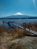 Λιμένας με την ΑΜ fuji στοκ φωτογραφία με δικαίωμα ελεύθερης χρήσης Λιμένας με την ΑΜ fuji στοκ φωτογραφία με δικαίωμα ελεύθερης χρήσης