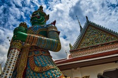 Μπανγκόκ, Ταϊλάνδη Στις 4 Ιουλίου 2018: Wat Arun σε Thomburi κοντά σε Chao Phraya στοκ φωτογραφία Μπανγκόκ, Ταϊλάνδη Στις 4 Ιουλίου 2018: Wat Arun σε Thomburi κοντά σε Chao Phraya στοκ φωτογραφία