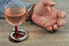 Έννοια εθισμού οινοπνεύματος στοκ εικόνα με δικαίωμα ελεύθερης χρήσης Έννοια εθισμού οινοπνεύματος στοκ εικόνα με δικαίωμα ελεύθερης χρήσης
